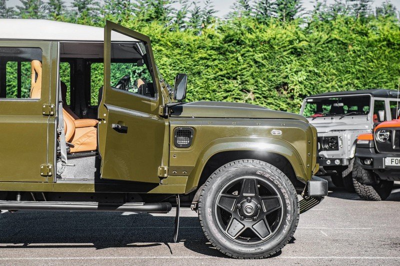 Project Kahn Double Cab Pickup Tailored Conversion for Defender 110 - Image 9