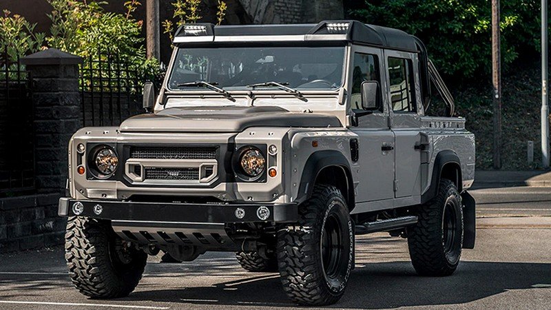 Chelsea Truck Company Front Roof Shield with Integrated LED Lights for Defender 90/110 - Image 12