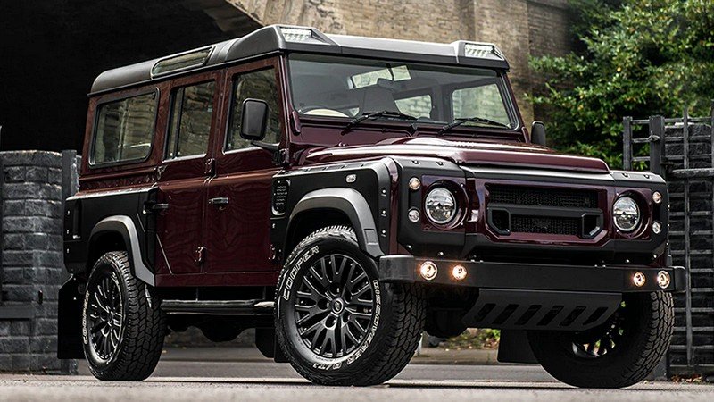 Chelsea Truck Company Front Roof Shield with Integrated LED Lights for Defender 90/110 - Image 13