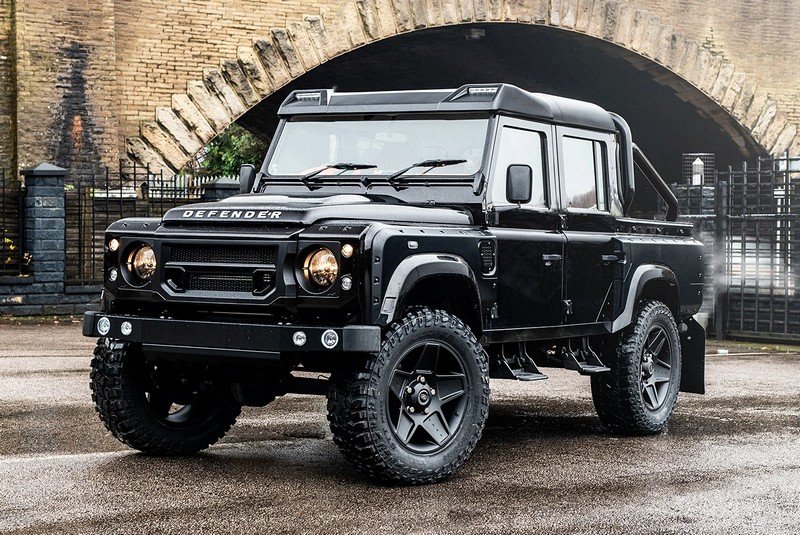 Chelsea Truck Company Front Roof Shield with Integrated LED Lights for Defender 90/110 - Image 17