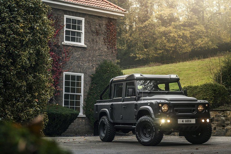 Chelsea Truck Company Front Roof Shield with Integrated LED Lights for Defender 90/110 - Image 7
