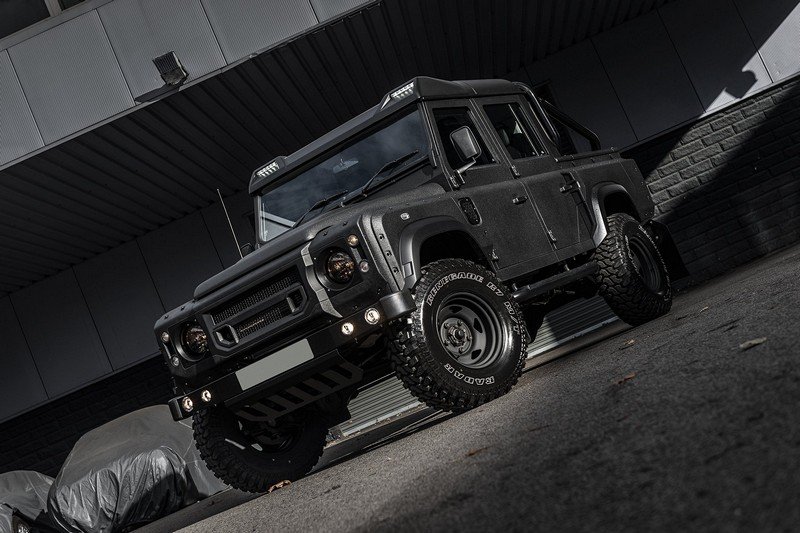 Chelsea Truck Company Front Roof Shield with Integrated LED Lights for Defender 90/110 - Image 4