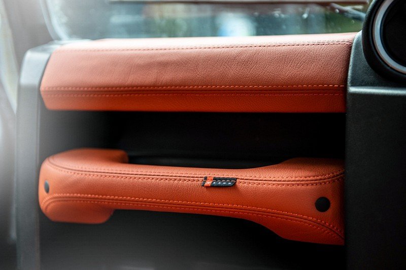 Project Kahn Sport Leather Interior for Defender 110 - Image 11