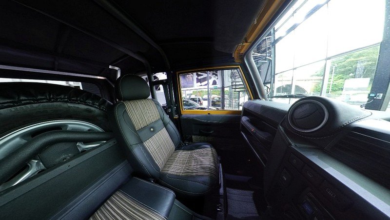 Project Kahn Pickup Leather Interior 360° Tour (Black & Chocolate) for Defender 90 - Image 5