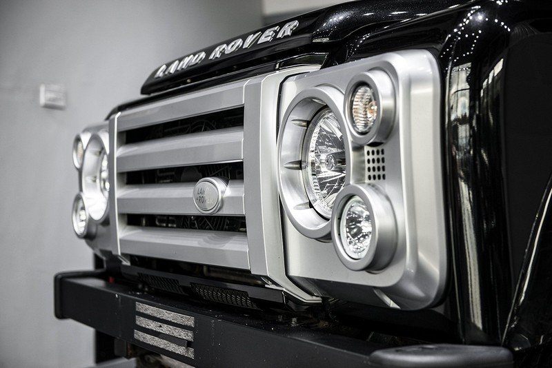 Project Kahn Retro Front Grille with Headlight Surrounds for Defender 110