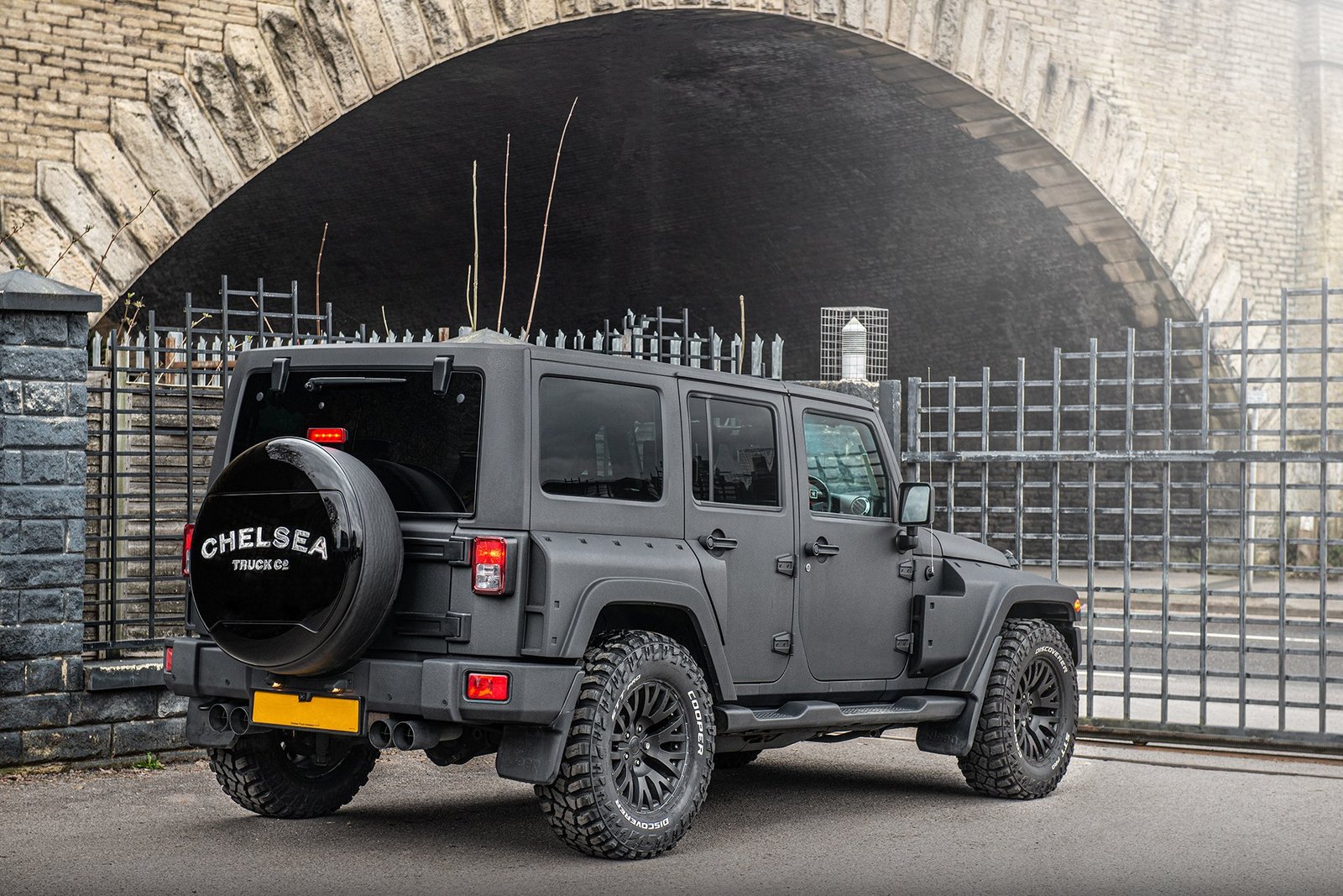 Lettering for Chelsea Truck Company Hard Spare Wheel Cover for 2020+ Defender 90/110 - Image 2