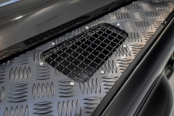URBAN Truck Crosswire Top Vents for Land Rover Defender