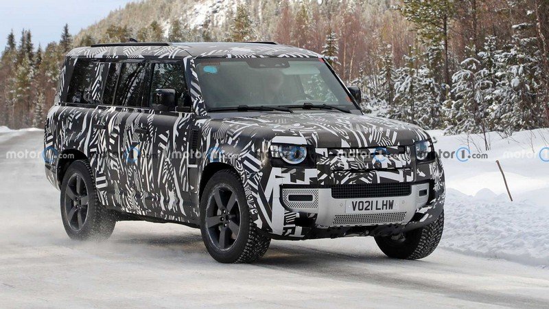 2023 Land Rover Defender 130 Spied Hiding Three Rows of Seats ...