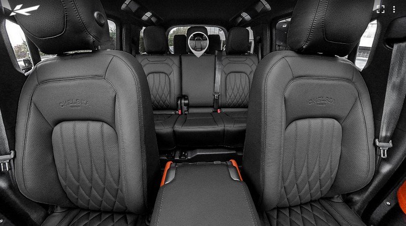 Project Kahn Environment 3: Middle & Lower Interior 360° Tour - Volcanic Orange for 2020+ Defender 110 - Image 6