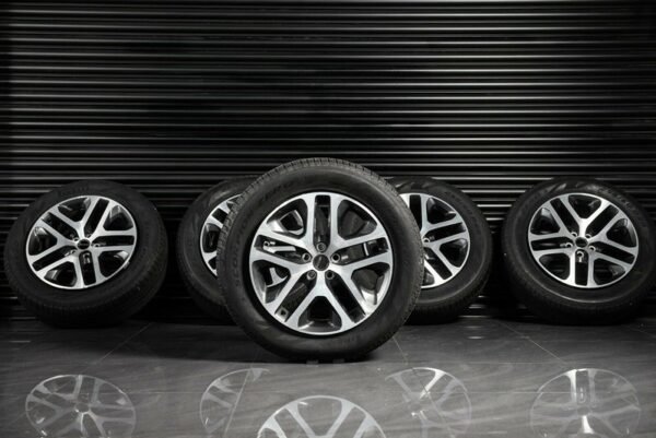 Project Kahn Original Alloy Wheels & Tires - 20" Diamond Cut for 2020+ Defender 90/110/130