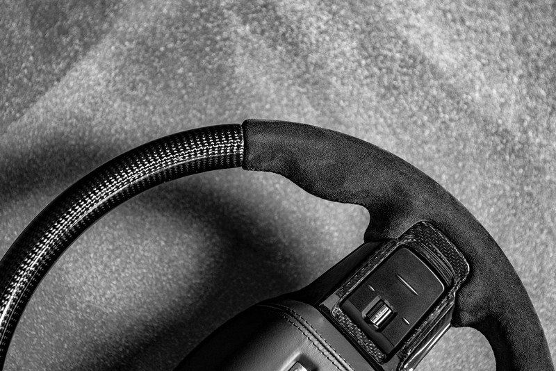 Full Carbon Fiber Steering Wheel for 2020+ Defender 90/110/130 - Image 10