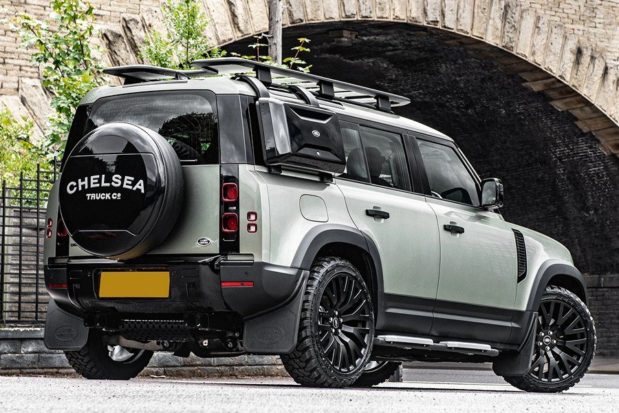 Side-Mounted Storage Box in Gloss Black for 2020+ Defender 90/110/130 - Image 7