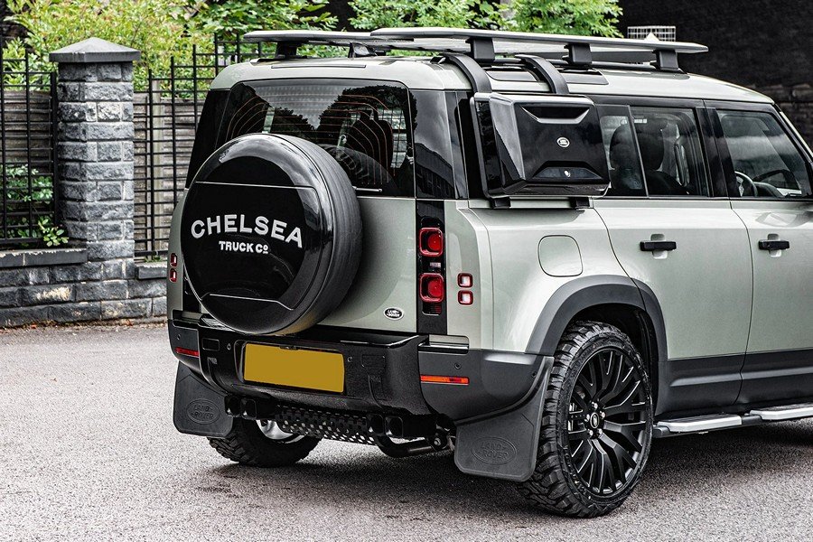 Side-Mounted Storage Box in Gloss Black for 2020+ Defender 90/110/130 - Image 4