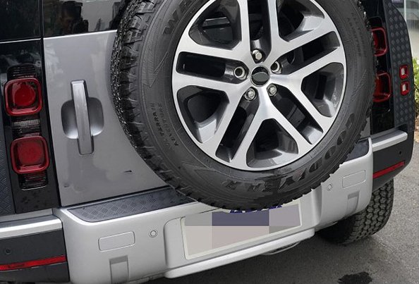 Land Rover Defender Scratch Strip Kit (Matte black) for 2020+ Defender 110 - Image 4