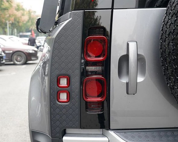 Land Rover Defender Scratch Strip Kit (Matte black) for 2020+ Defender 110 - Image 2