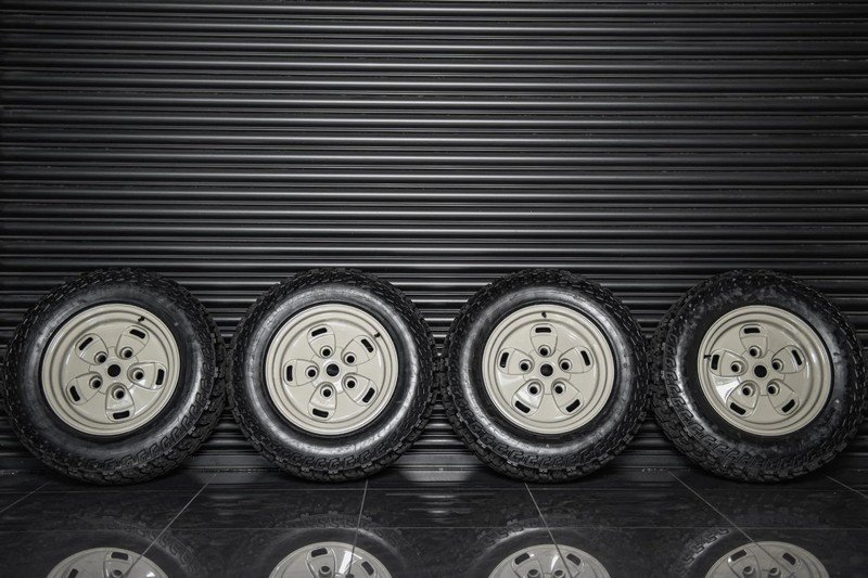 Project Kahn Rostyle Inspired RS-Forged Alloy Wheels and Tires for Defender 110 - Image 4