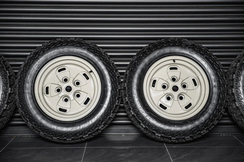 Project Kahn Rostyle Inspired RS-Forged Alloy Wheels and Tires for Defender 110 - Image 8