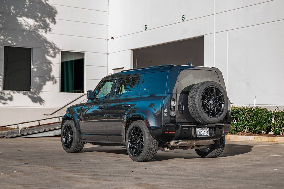 FlowForm FF10 Tarmac 22-Inch Wheels for Land Rover Defender 110 - Image 2