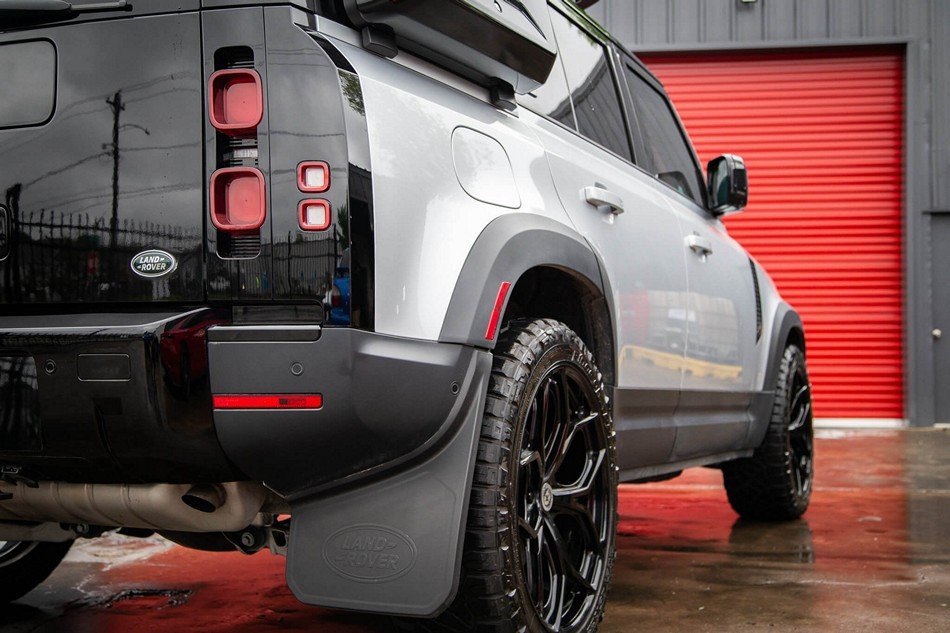 HRE P111SC Gloss Black 22-Inch Wheels for Land Rover Defender 90/110/130 - Image 4