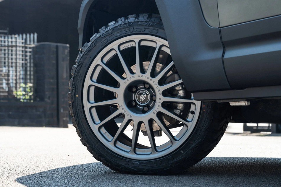 KAHN RS300 Motorsport Series Forged Wheels – Anthracite 22” for 2020+ Land Rover Defender L663 - Image 5