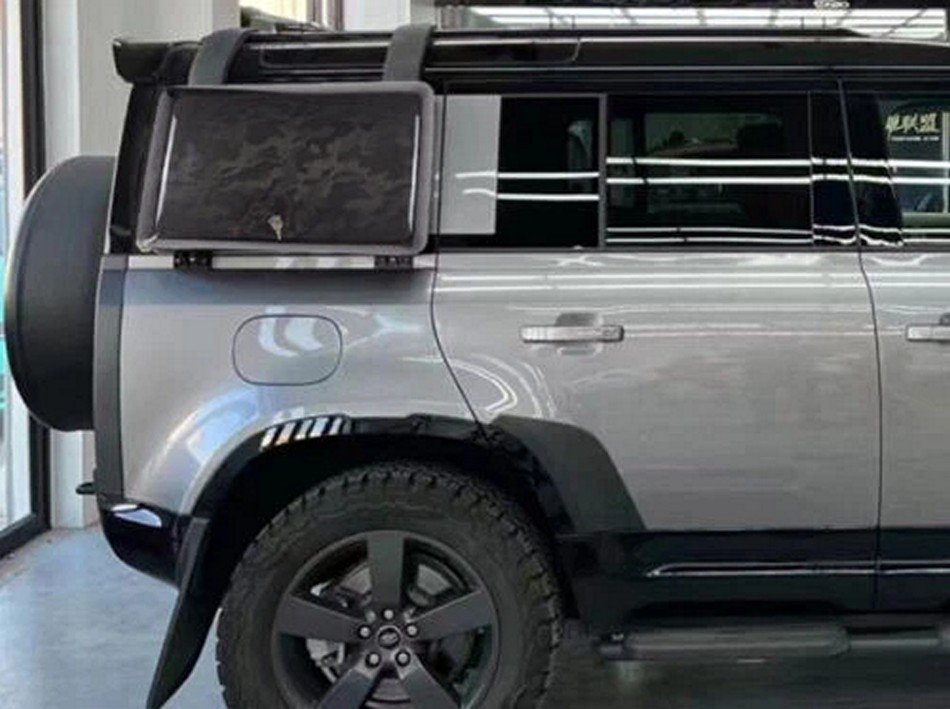 Dry Carbon Toolbox – Camouflage Pattern for 2020+ Defender 90/110 - Image 4