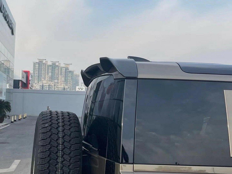 Dry Carbon Fiber Rear Spoiler for 2020+ Defender 90/110/130 - Image 5