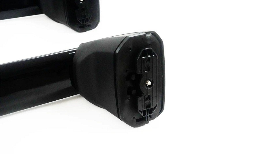 Cross Roof Bar – Silver (Black Accents) for 2021+ Defender 90 - Image 3