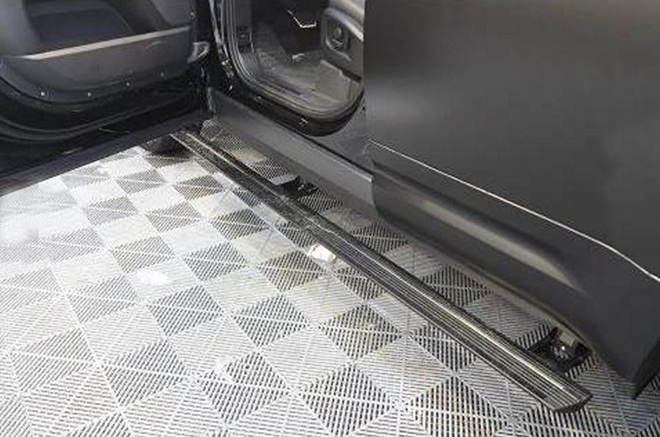Foldable Electric Side Step for 2020+ Land Rover Defender 90 - Image 3