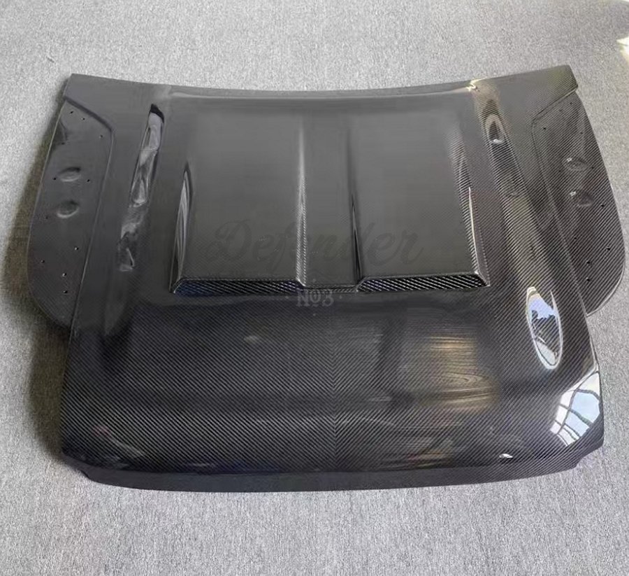 Off-Road Style Dry Carbon Bonnet for 2020+ Defender 90/110/130 - Image 6