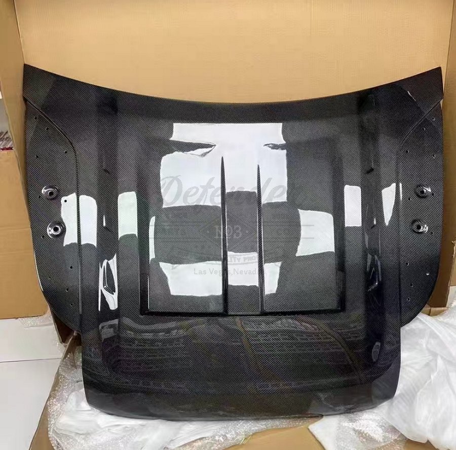 Off-Road Style Dry Carbon Bonnet for 2020+ Defender 90/110/130 - Image 3