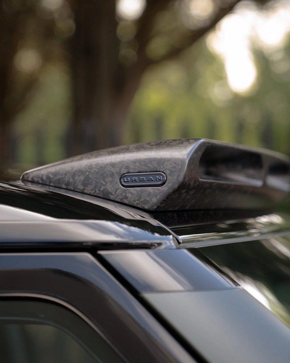 Urban Automotive OCTA Forged Carbon Quad-Pod Lazer Lightbar – Fits 2024–2025 Defender OCTA (Pre-Facelift L663) - Image 3